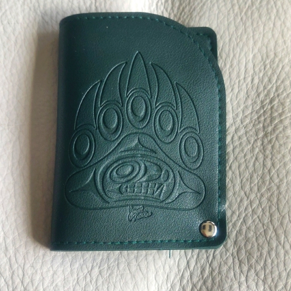 'Paw' Indigenous Design by Jason Peters Manicure Set - Picture 2 of 6